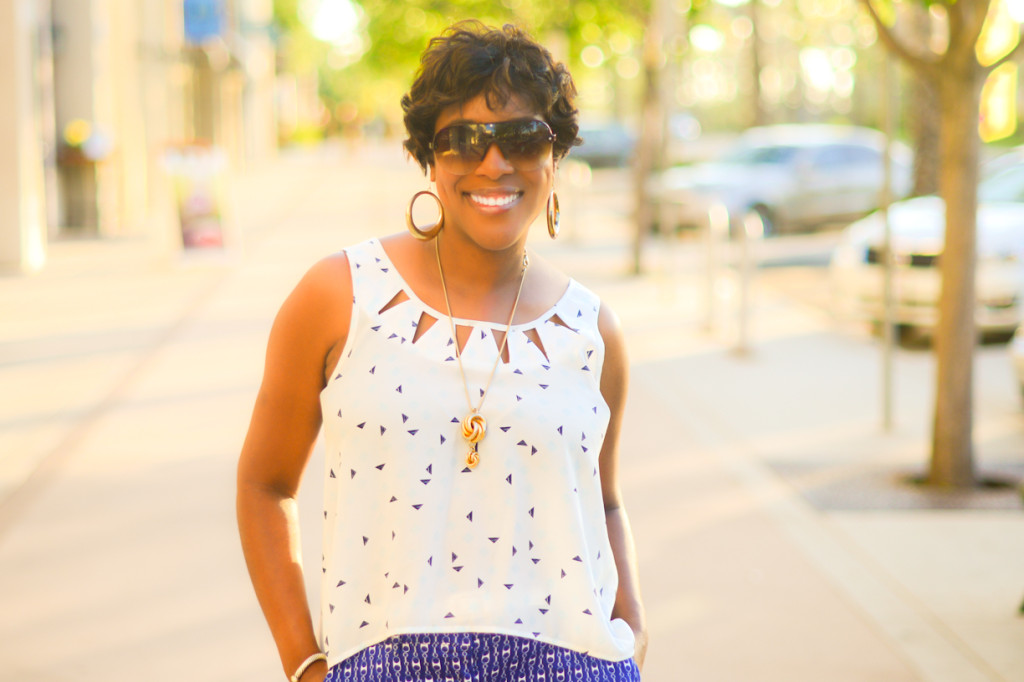 pattern mixing, blue and white - thrifting diva