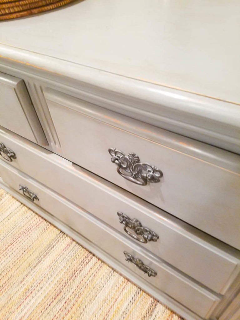 DIY Chalk Paint - www.thriftingdiva.co