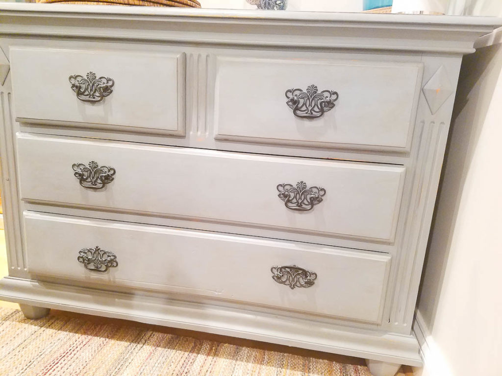 DIY Chalk Paint - www.thriftingdiva.co